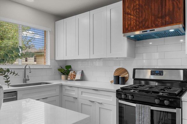 6437 Old Harbor LN, Austin, TX 78739