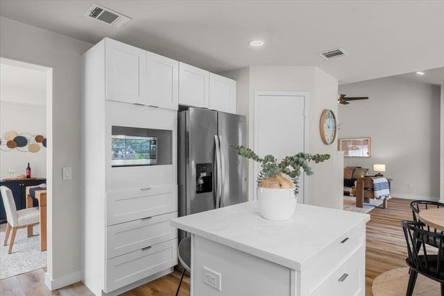 6437 Old Harbor LN, Austin, TX 78739