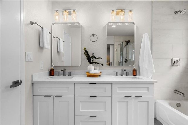 6437 Old Harbor LN, Austin, TX 78739
