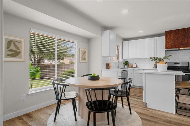 6437 Old Harbor LN, Austin, TX 78739