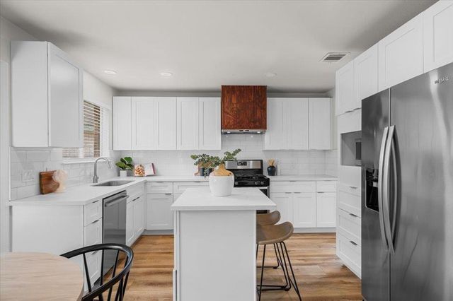 6437 Old Harbor LN, Austin, TX 78739