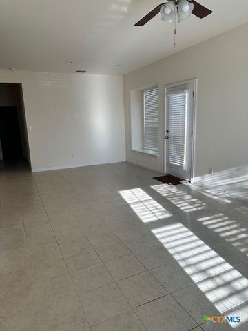 120 Witchhazel Way, San Marcos, TX 78666