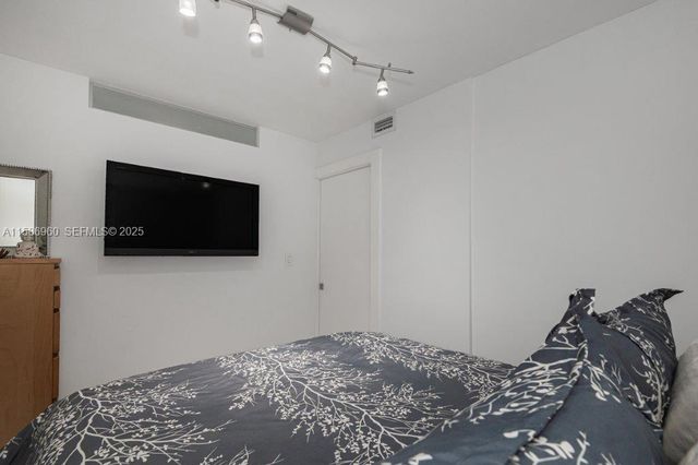 2301 Collins Avenue 1111, Miami Beach, FL 33139