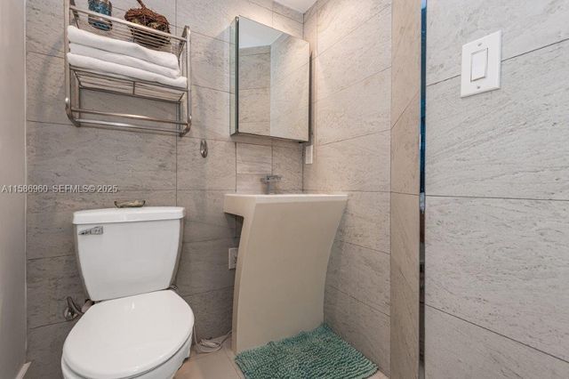 2301 Collins Avenue 1111, Miami Beach, FL 33139