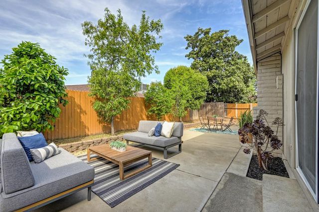 5812 Kimberly Hill Ct, Carmichael, CA 95608