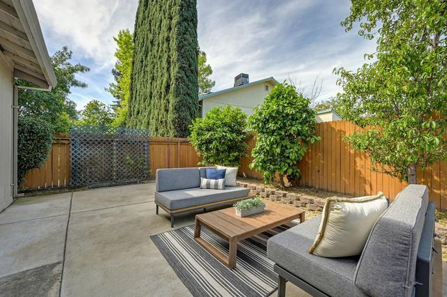 5812 Kimberly Hill Ct, Carmichael, CA 95608