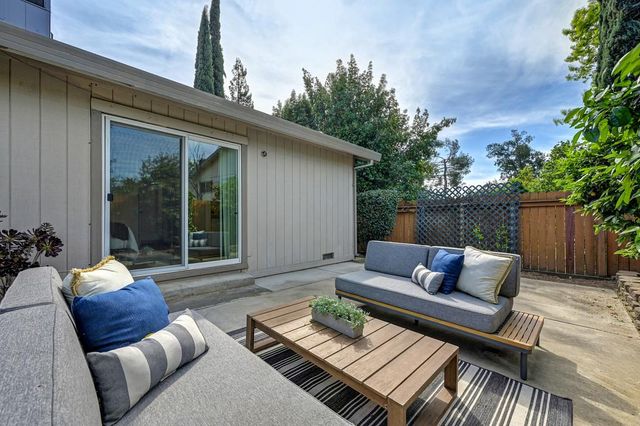 5812 Kimberly Hill Ct, Carmichael, CA 95608