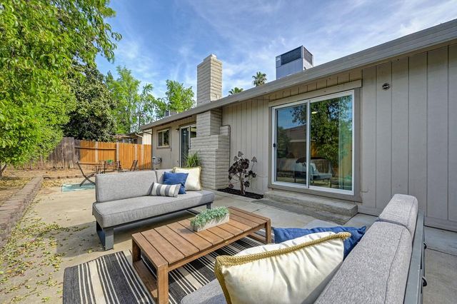 5812 Kimberly Hill Ct, Carmichael, CA 95608