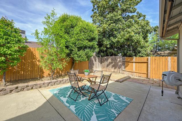 5812 Kimberly Hill Ct, Carmichael, CA 95608