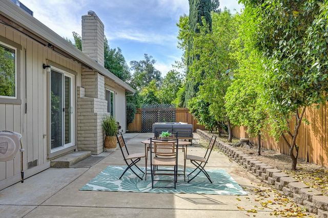 5812 Kimberly Hill Ct, Carmichael, CA 95608