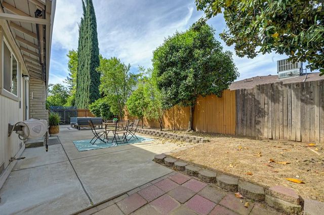 5812 Kimberly Hill Ct, Carmichael, CA 95608