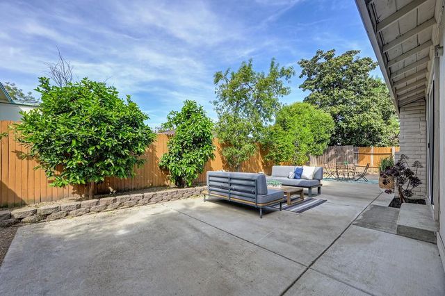 5812 Kimberly Hill Ct, Carmichael, CA 95608