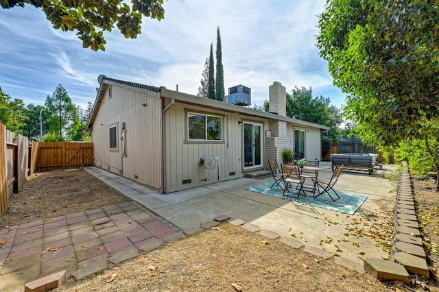 5812 Kimberly Hill Ct, Carmichael, CA 95608