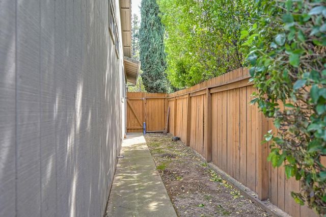 5812 Kimberly Hill Ct, Carmichael, CA 95608