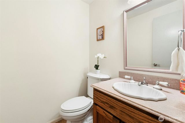 24705 SE Mirrormont Way, Issaquah, WA 98027