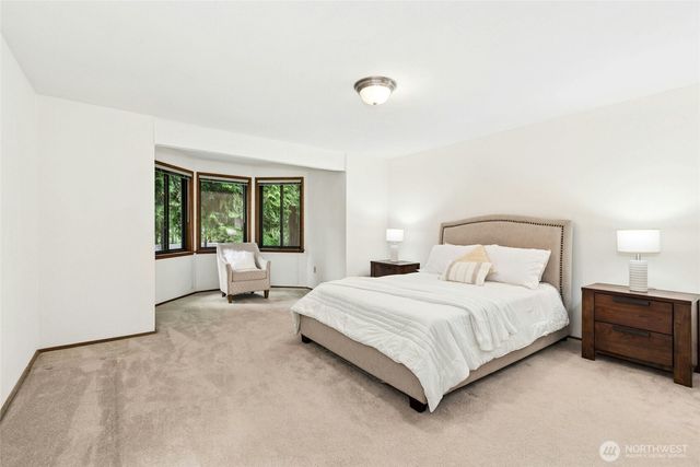 24705 SE Mirrormont Way, Issaquah, WA 98027