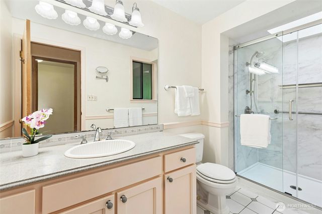 24705 SE Mirrormont Way, Issaquah, WA 98027