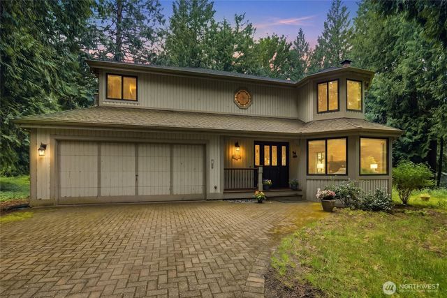24705 SE Mirrormont Way, Issaquah, WA 98027