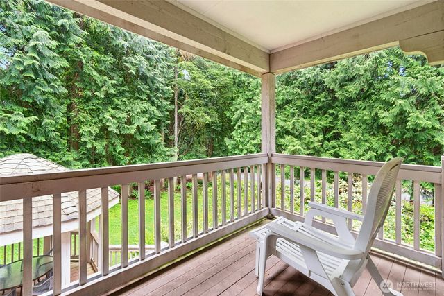 24705 SE Mirrormont Way, Issaquah, WA 98027