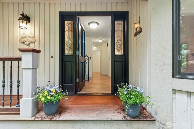 24705 SE Mirrormont Way, Issaquah, WA 98027