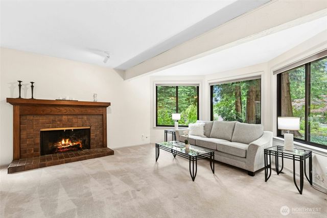 24705 SE Mirrormont Way, Issaquah, WA 98027