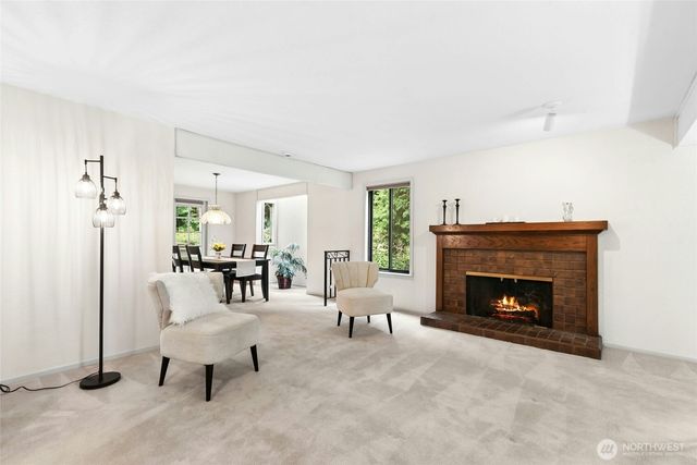 24705 SE Mirrormont Way, Issaquah, WA 98027