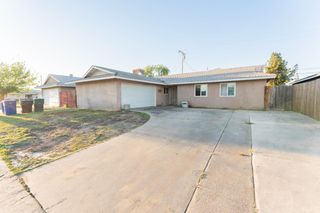 1574 Bluejay Circle, Hanford, CA 93230