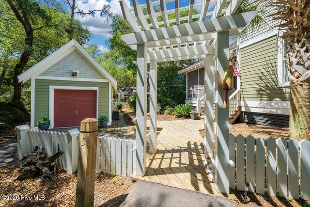 5 Grove Court, Southport, NC 28461