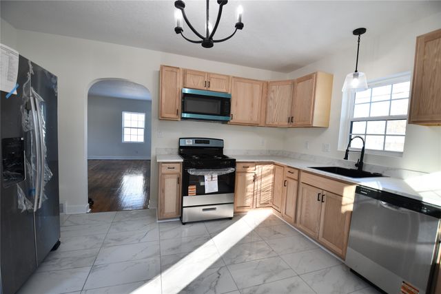 1324 Army Post Road, Des Moines, IA 50315