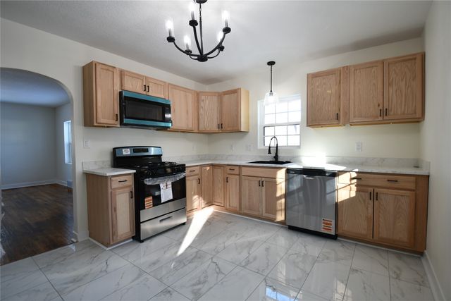 1324 Army Post Road, Des Moines, IA 50315