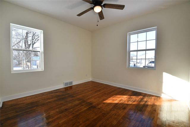 1324 Army Post Road, Des Moines, IA 50315