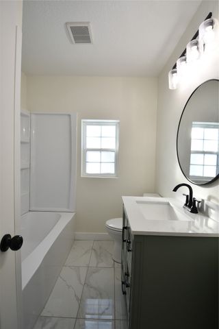 1324 Army Post Road, Des Moines, IA 50315