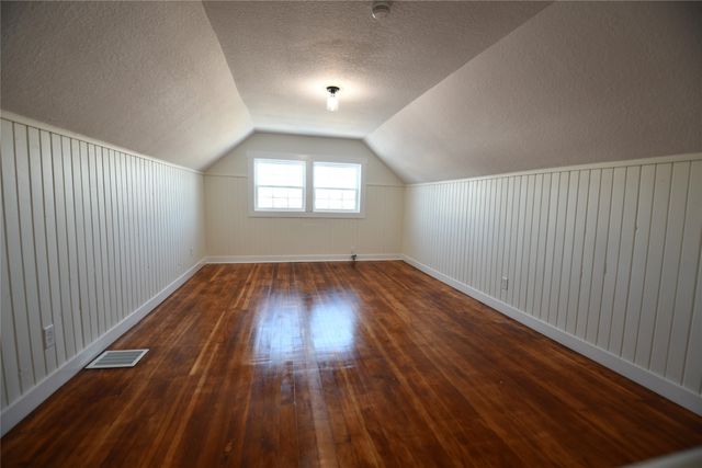 1324 Army Post Road, Des Moines, IA 50315