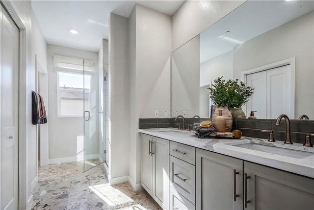 12720 Azure Way 29, Hawthorne, CA 90250