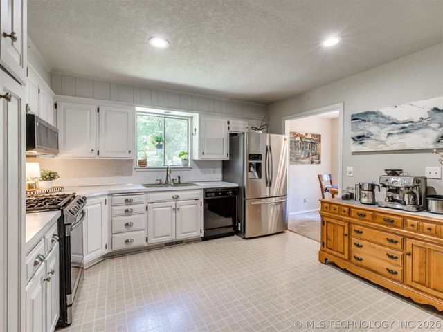 4213 Lakeside Drive, Sapulpa, OK 74066