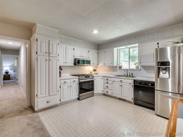 4213 Lakeside Drive, Sapulpa, OK 74066