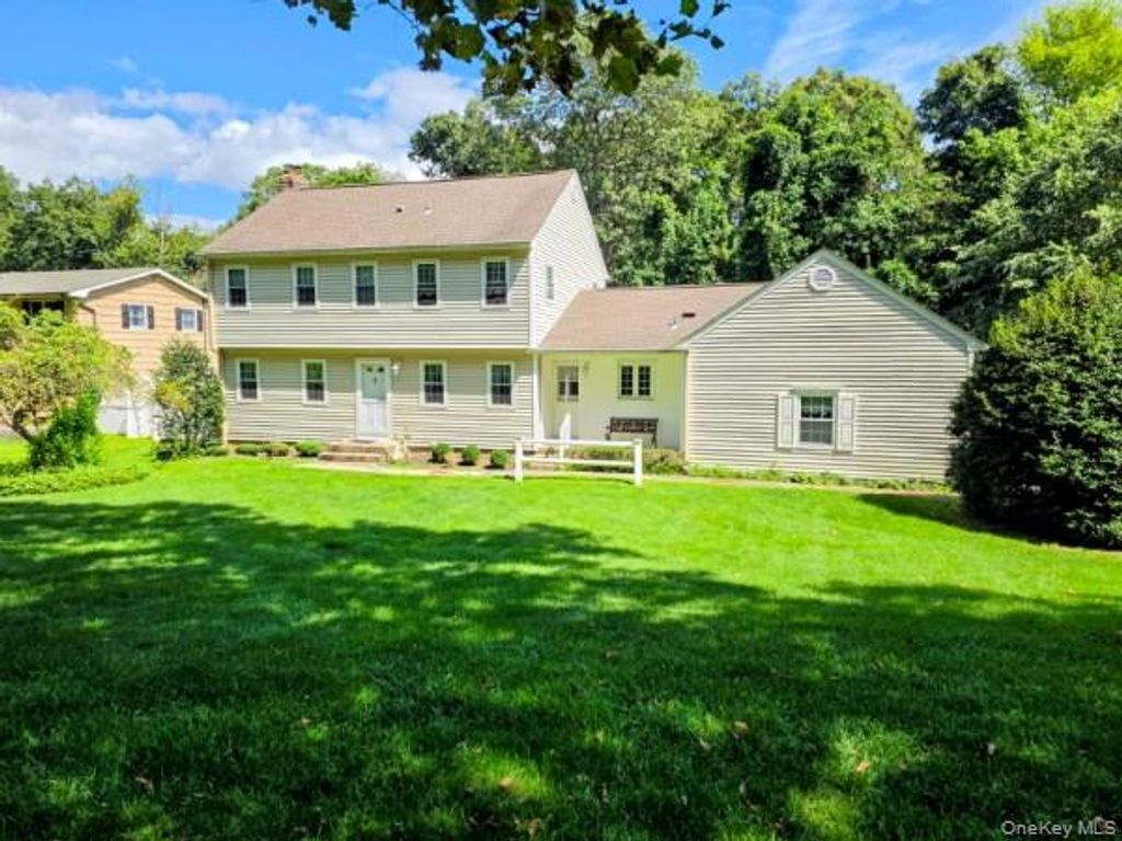 23 Peterborough Drive, Northport, NY 11768 — exterior