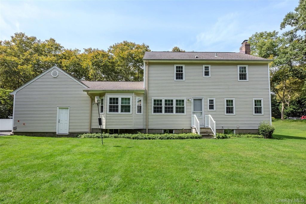 23 Peterborough Drive, Northport, NY 11768 — photo 4