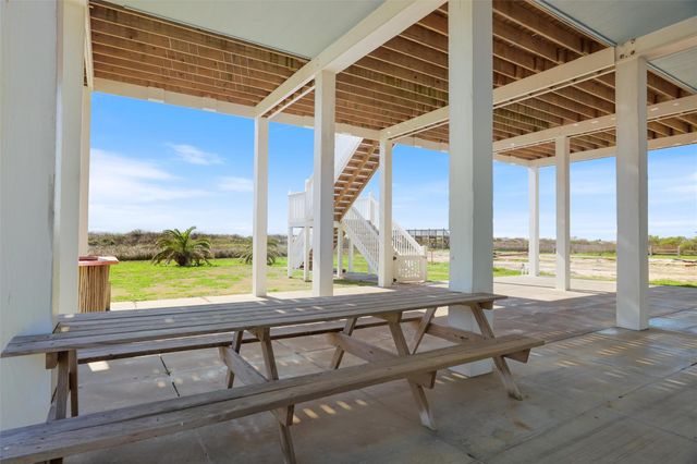 3026 Copacabana Drive, Crystal Beach, TX 77650
