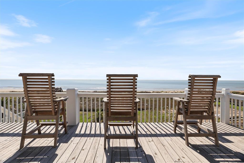 3026 Copacabana Drive, Crystal Beach, TX 77650
