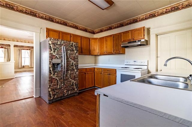 406 S Tebo Street, Windsor, MO 65360