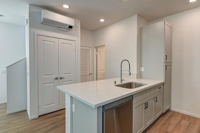 2048 52 N Highland Ave, San Diego, CA 92113
