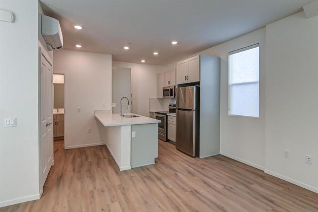 2048 52 N Highland Ave, San Diego, CA 92113