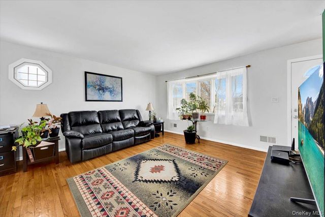 32 Highland Avenue, Warwick, NY 10990