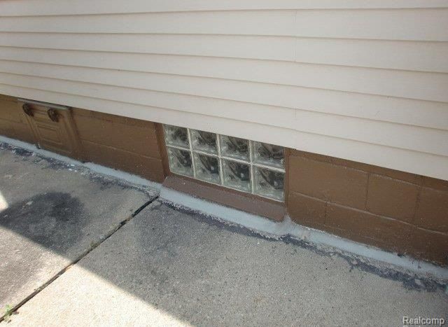 19724 Elkhart Street, Harper Woods, MI 48225