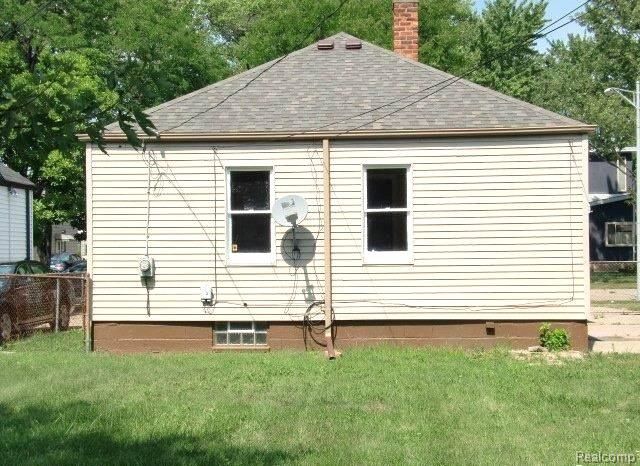 19724 Elkhart Street, Harper Woods, MI 48225