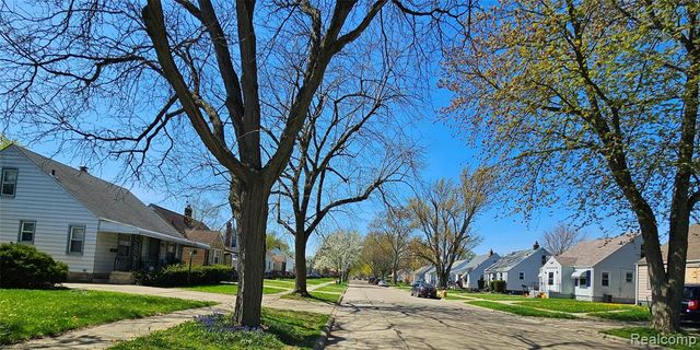 19724 Elkhart Street, Harper Woods, MI 48225