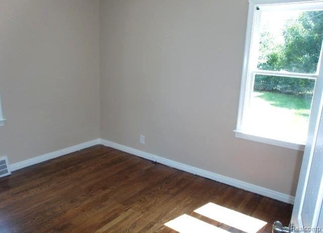 19724 Elkhart Street, Harper Woods, MI 48225