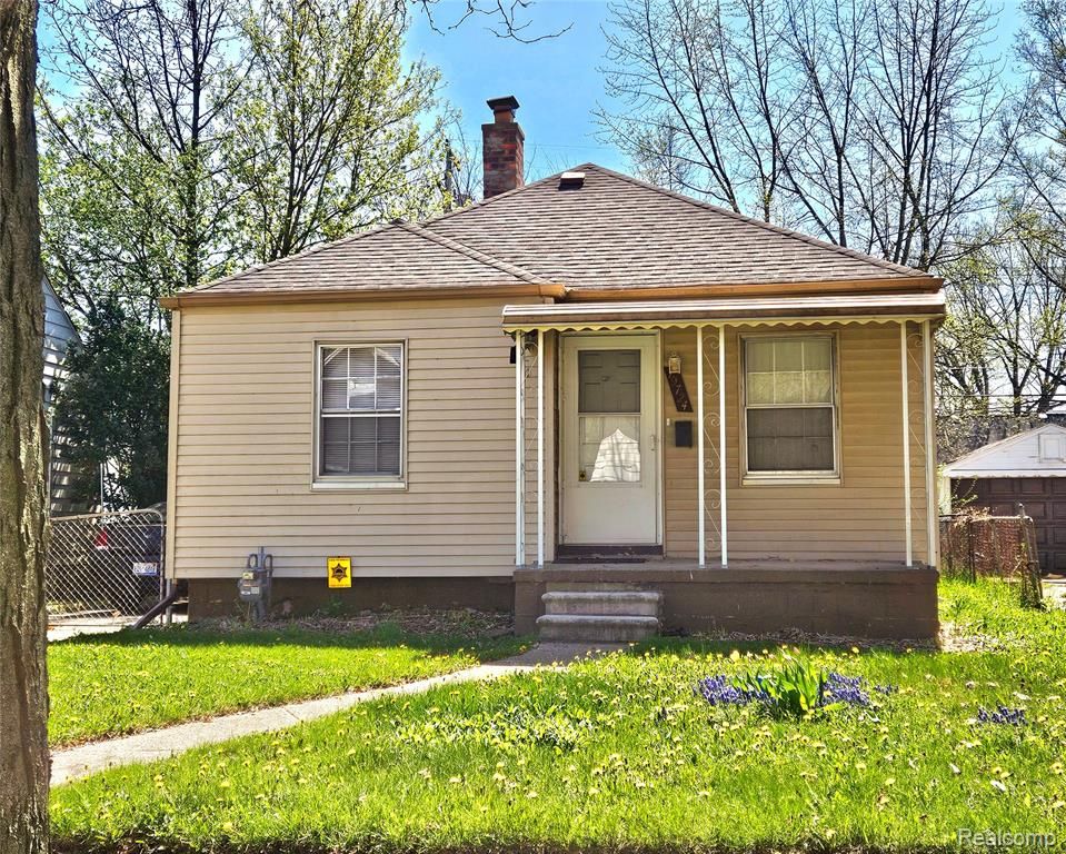 19724 Elkhart Street, Harper Woods, MI 48225