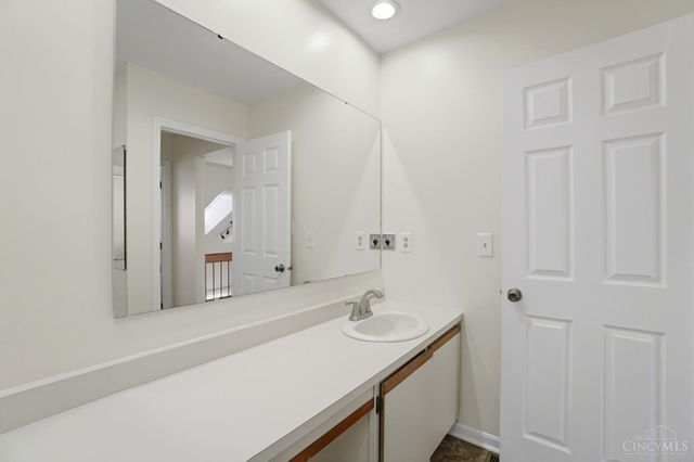 256 Centerbury Court, Springdale, OH 45246